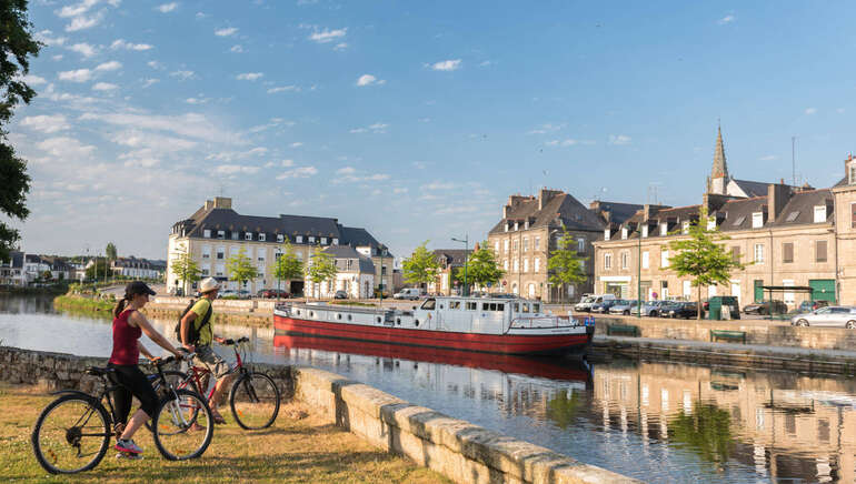 1-pontivy-le-long-du-canal-emmanuel-berthier-1920x960-crop-1540915426 BERTHIER Emmanuel