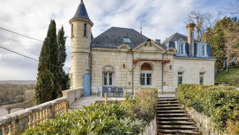 Chateau Satis Morituro Et Son Logis Gite De Groupe Pour 14 Personnes Gites Et Locations De Meubles A Chinon