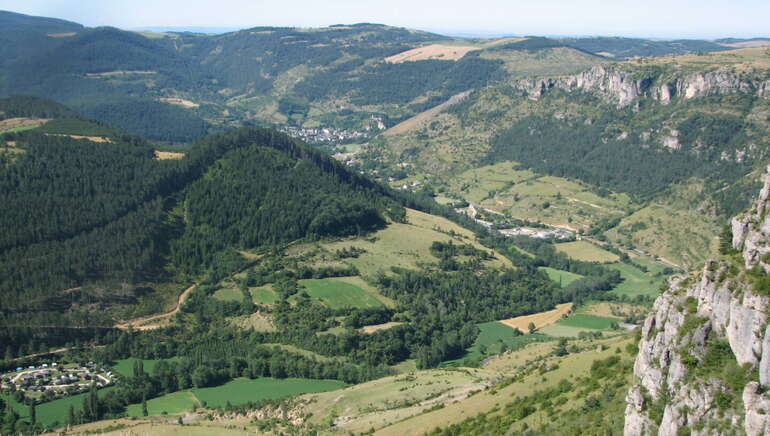 ACCAMLAR04800015 - camping vu des falaises La Cascade