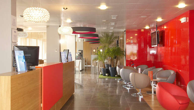 ©holiday-inn-express ©holiday-inn-express