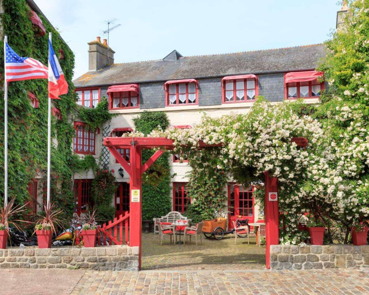 Hôtel France et Fuchsias, Hotels to SaintVaastlaHougue