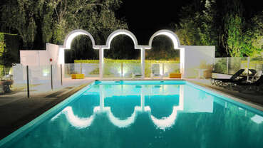 Piscine de l'Hôtel Ibis Style à Châteaubernard